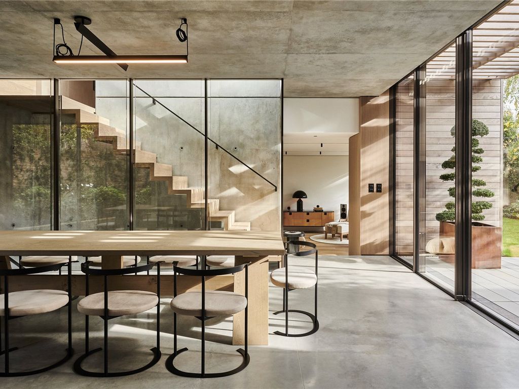 Barlby Road, North Kensington W10  