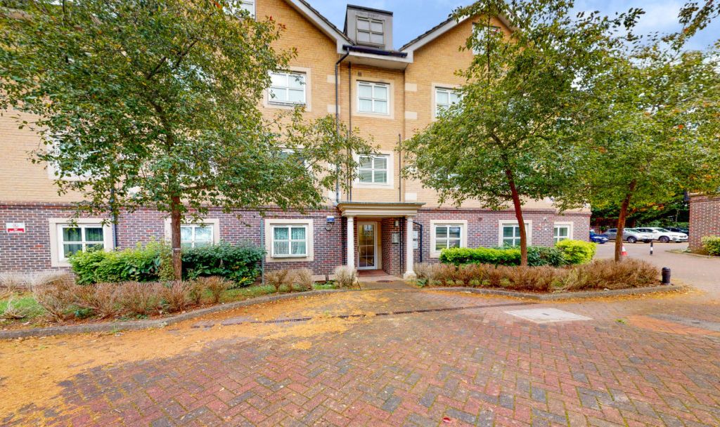 2 bed flat for sale in Beulah Hill, London SE19, £221,000 Zoopla