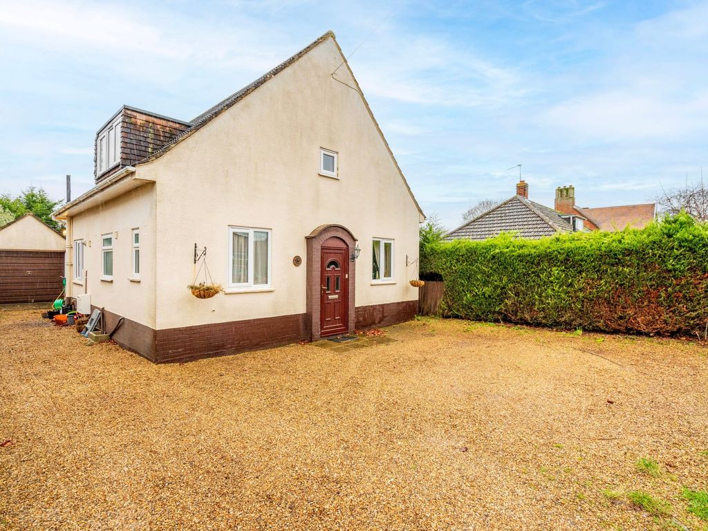 3 bed detached house for sale in Broadhurst Road, Norwich NR4, £465,000
