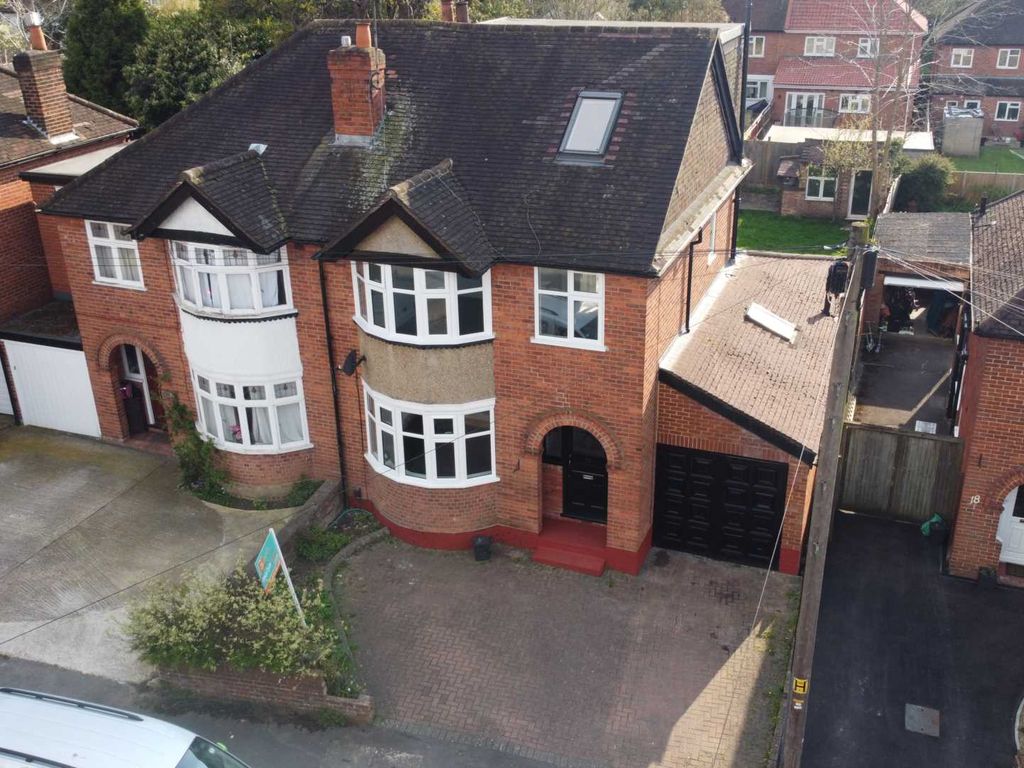 4 bed semidetached house for sale in Eastcourt Avenue, Earley, Reading
