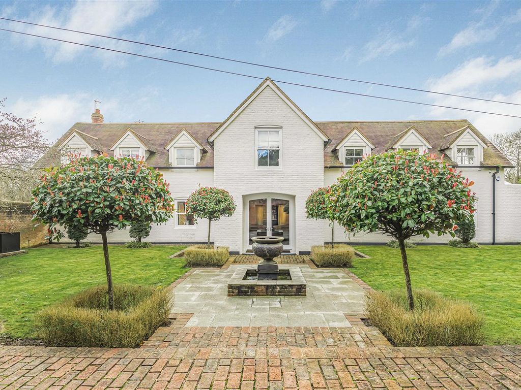 4 bed detached house for sale in The Courtyard, Maidenhatch, Pangbourne