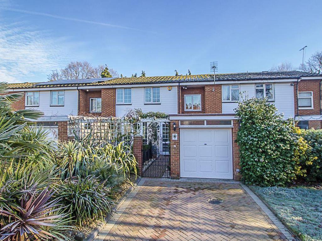 4 bed property for sale in Leaf Close, Thames Ditton KT7 Zoopla