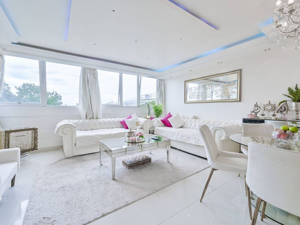 3 bed flat for sale in Flat Atholl House, Maida Vale, London W9, £