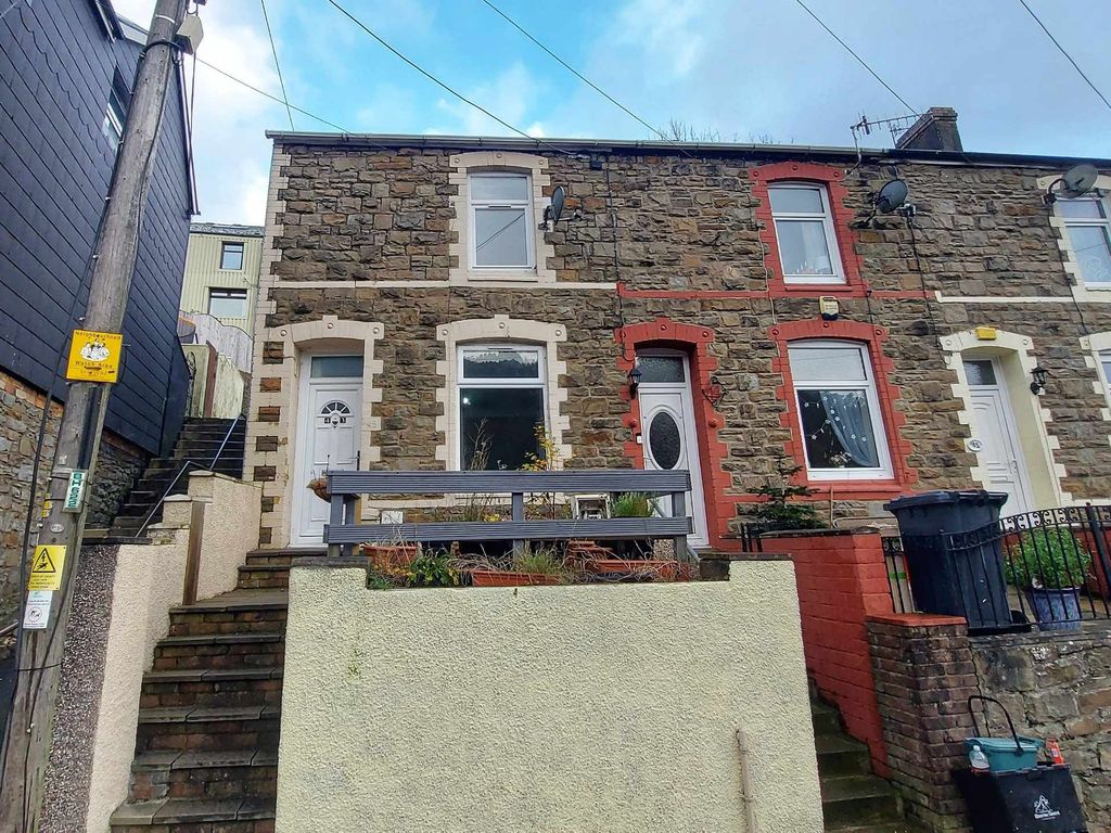 3 bed terraced house to rent in Vivian Street, Abertillery NP13, £650