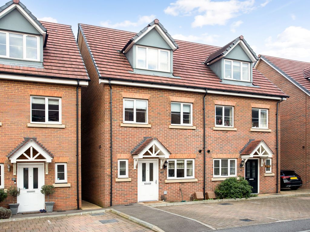 3 bed semidetached house for sale in Winter Close, Epsom KT17, £