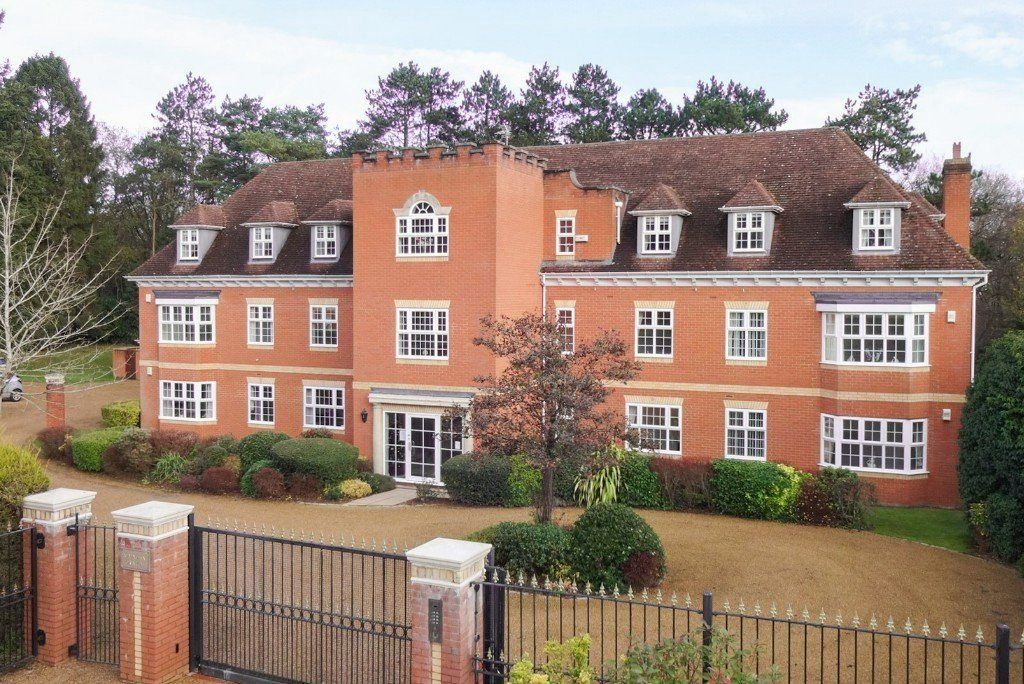 2 bed flat for sale in Greenhurst Drive, Barnt Green B45, £425,000 Zoopla