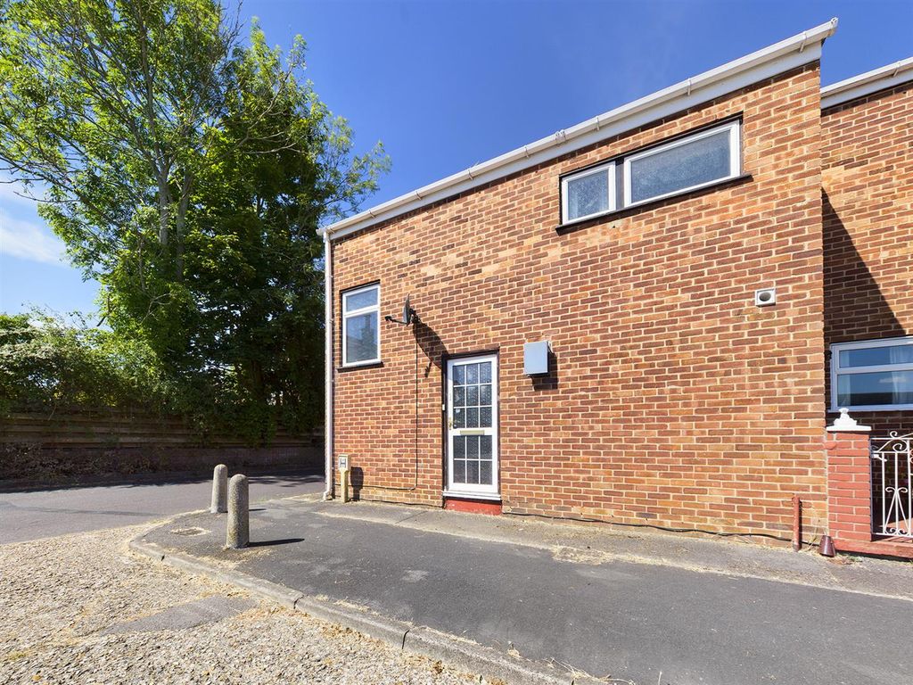 3 bed property for sale in Branton Close, Basingstoke RG22 Zoopla