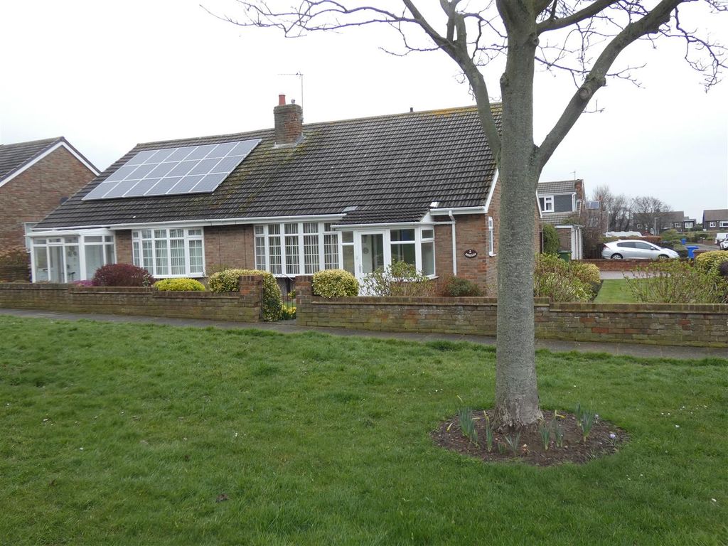 3 bed semidetached bungalow for sale in Parklea, Seaton Sluice