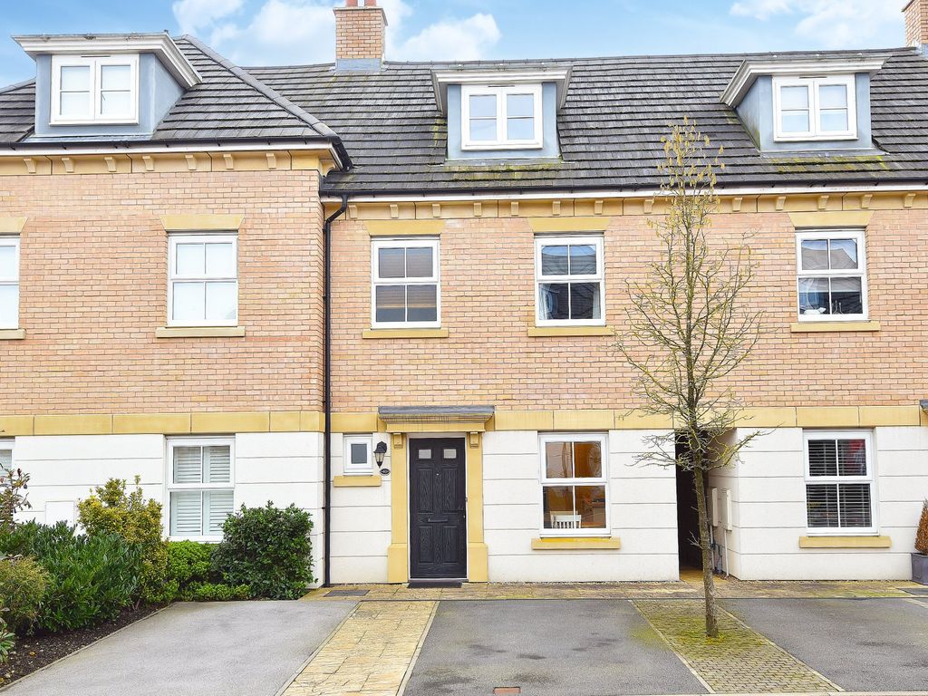 4 bed town house for sale in Pickering Gardens, Harrogate HG1, £330,000