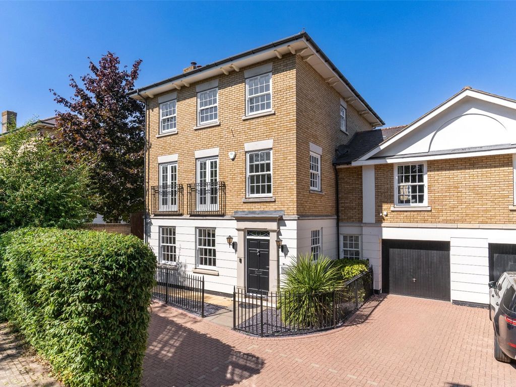 4 bed detached house for sale in Milliners Way, Stortford