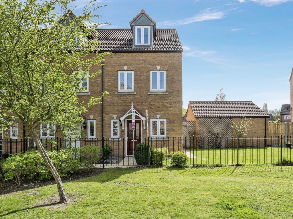 3 bed detached house for sale in Skylark View, WathUponDearne