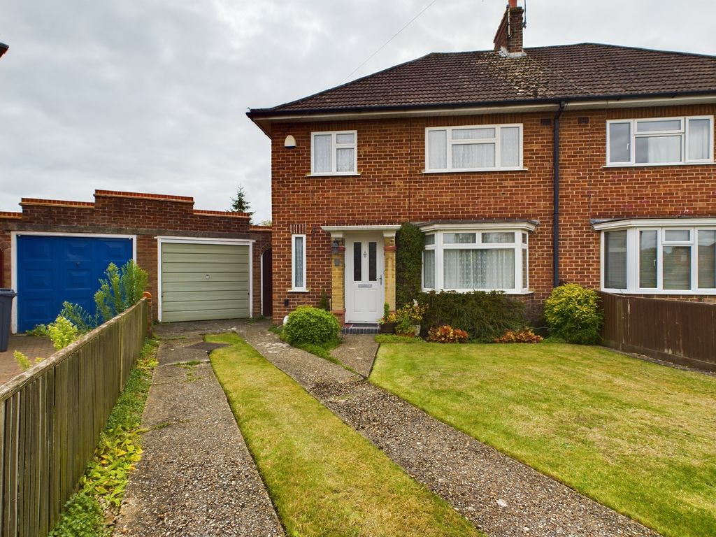 3 bed semidetached house for sale in Lyme Grove, Tilehurst, Reading