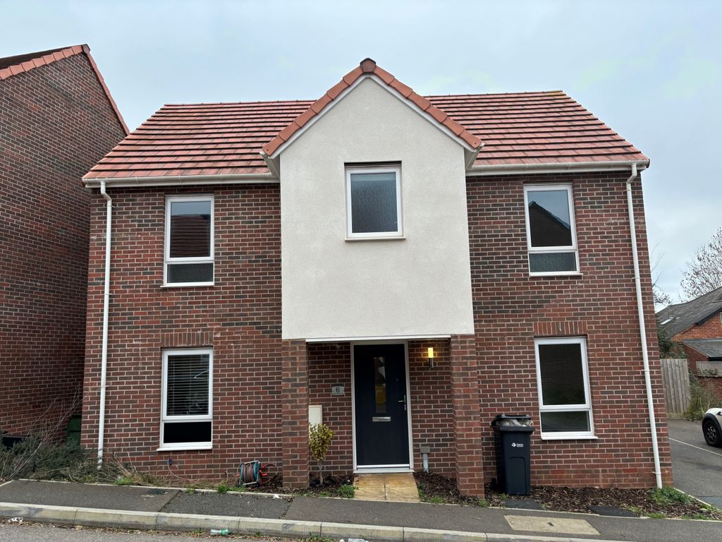 4 bed detached house to rent in Battle Abbey Way, Exeter EX1, £1,550
