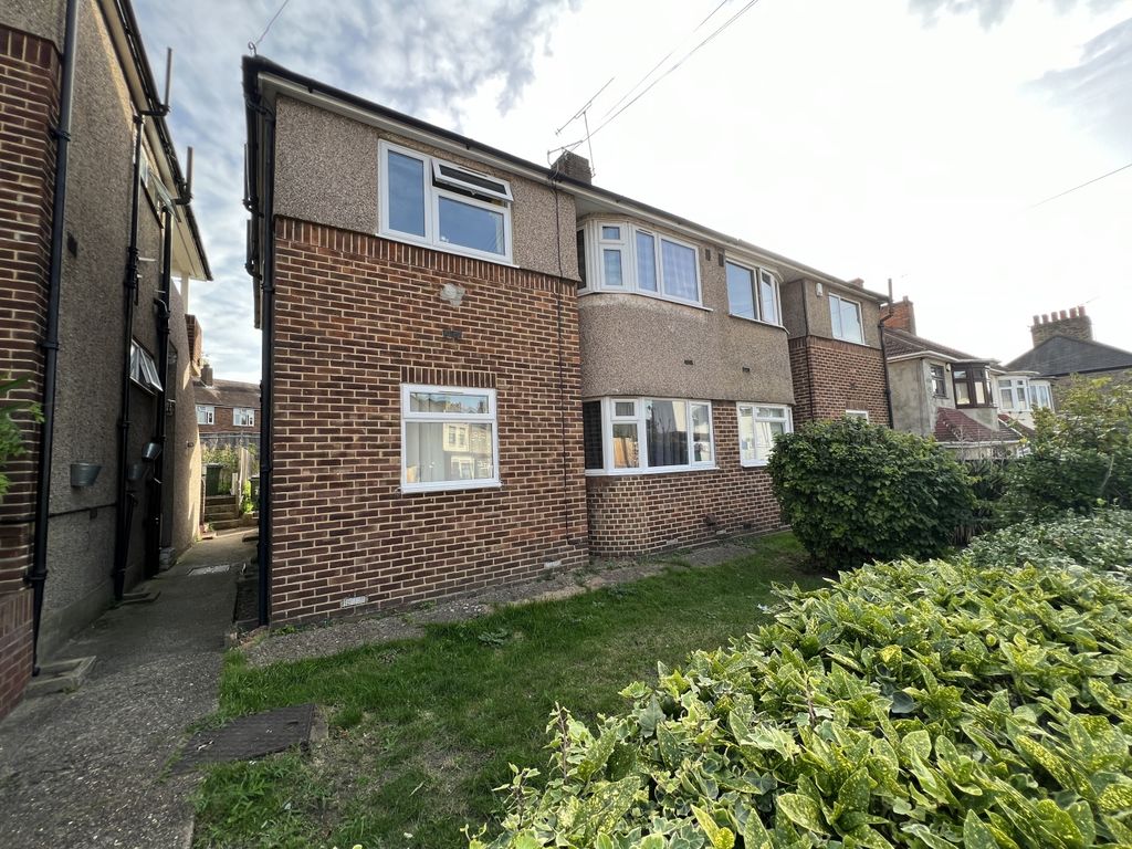 2 bed for sale in Swingate Lane, London SE18, £280,000 Zoopla