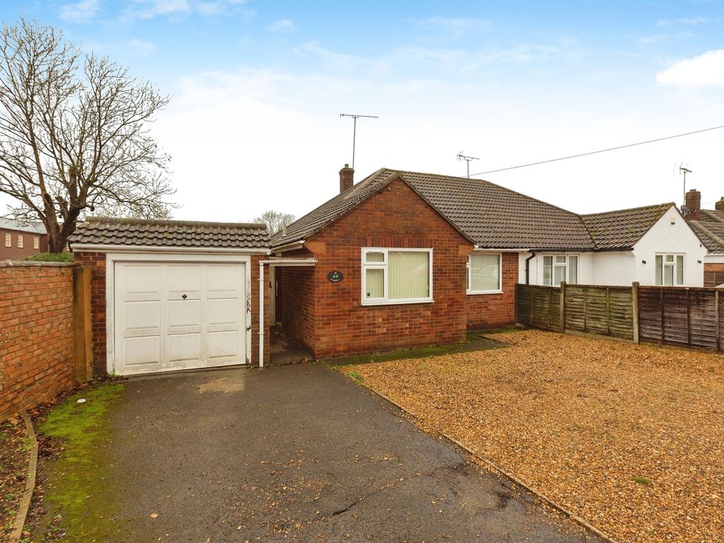 2 bed semidetached bungalow for sale in Grovebury Road, Leighton