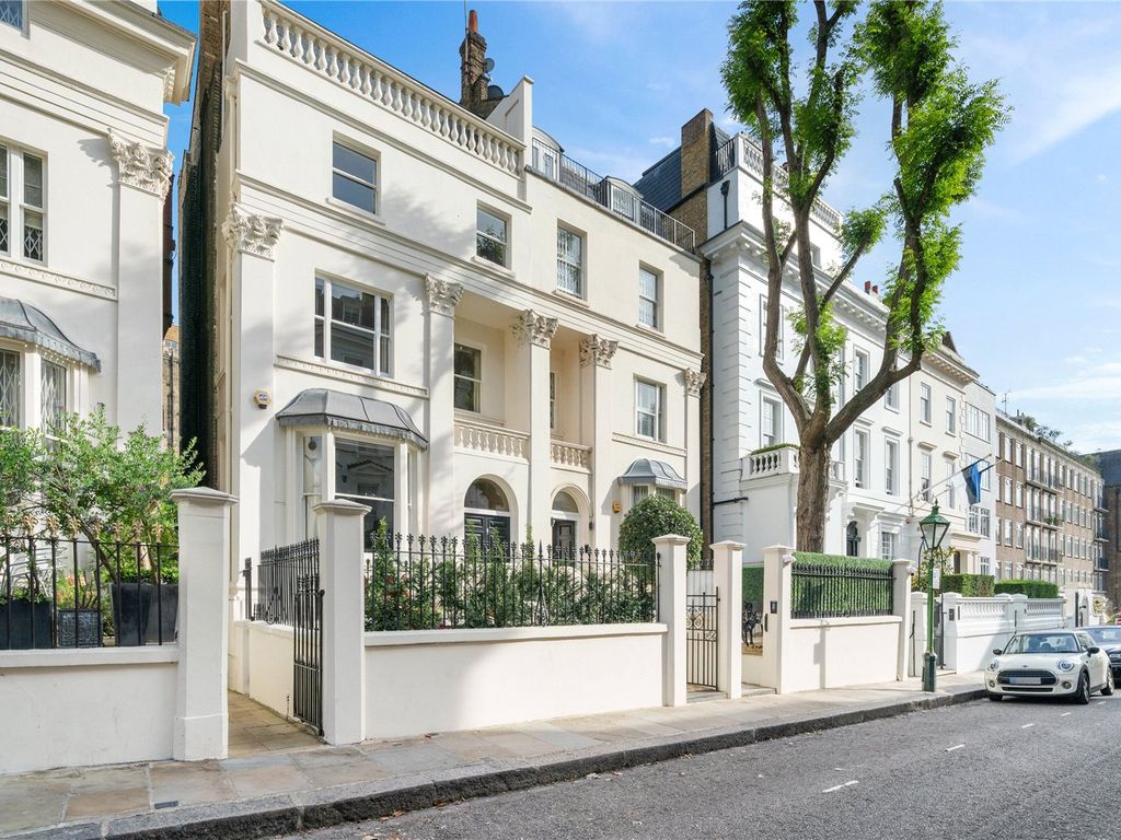 5 bed semidetached house for sale in Hyde Park Gate, London SW7, £