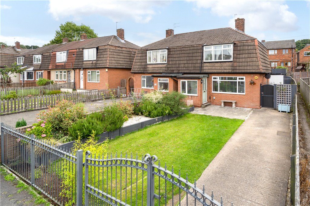 3 bed semidetached house for sale in Swincar Avenue, Yeadon, Leeds