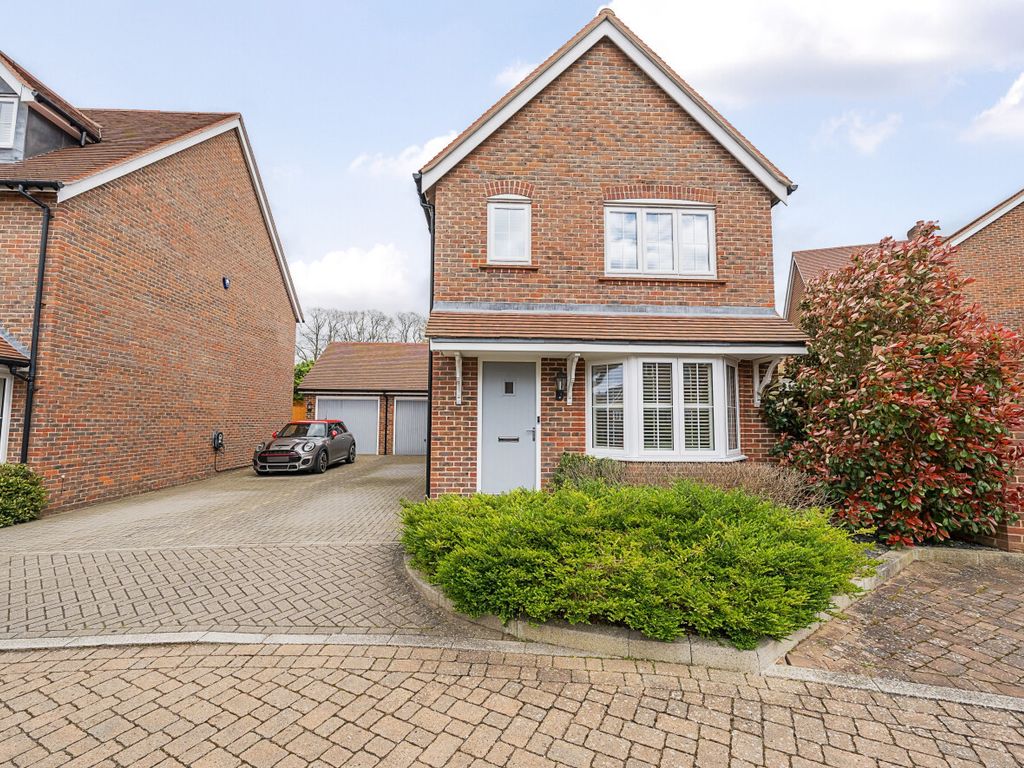 3 bed detached house for sale in Morshead Drive, Binfield, Bracknell