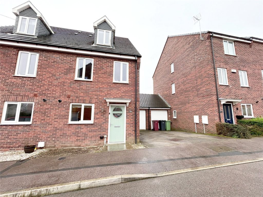 4 bed town house for sale in Wylam Close, Clay Cross, Chesterfield