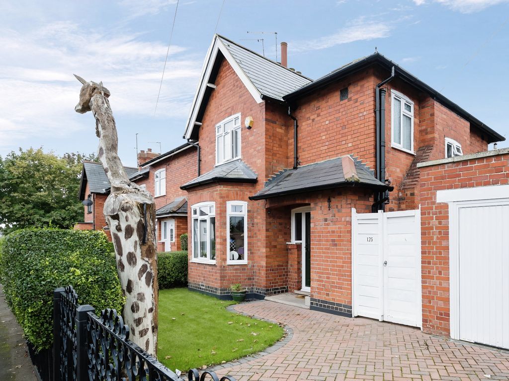 3 bed end terrace house for sale in Beech Avenue, Northampton NN3, £