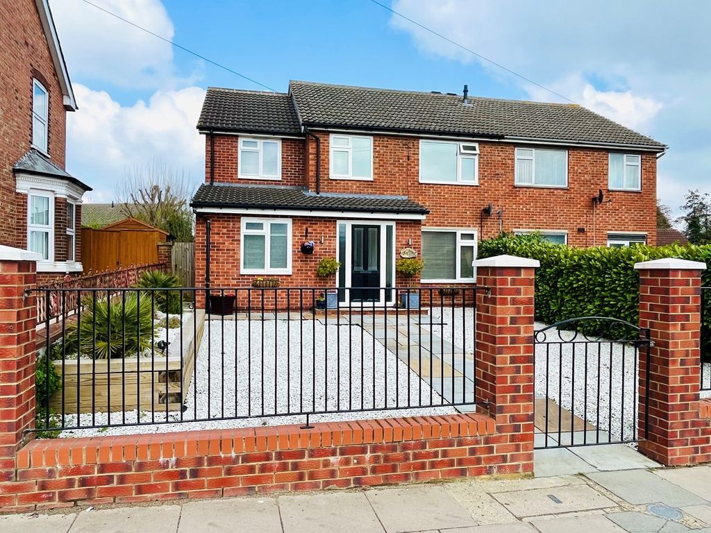 4 bed semidetached house for sale in Felixstowe Road, Ipswich IP3, £