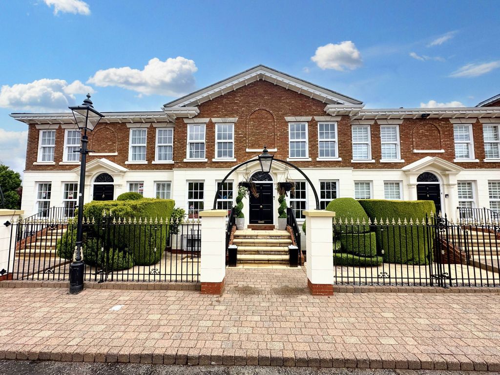 4 bed town house for sale in The Square, Ringley Chase, Whitefield