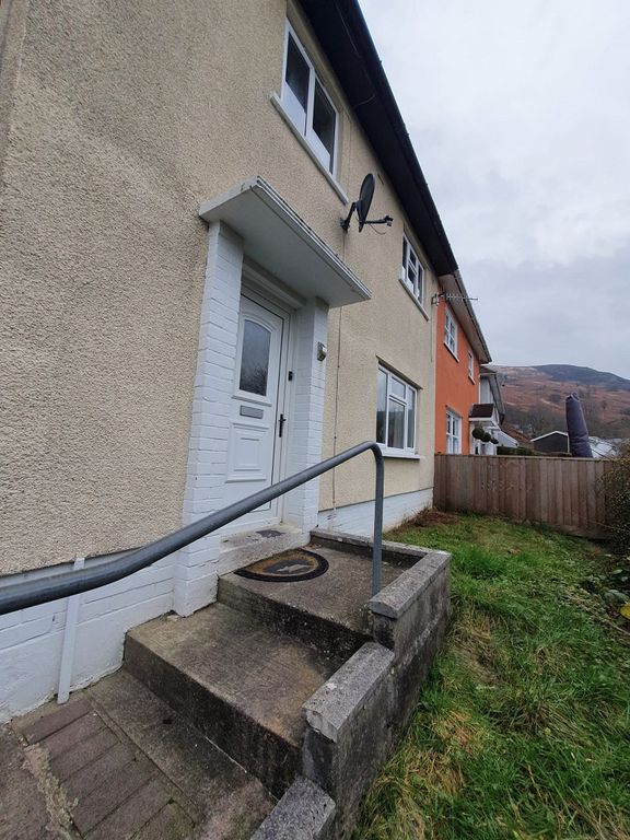 3 bed semidetached house to rent in Bryn Rhodfa, Treorchy, Rhondda