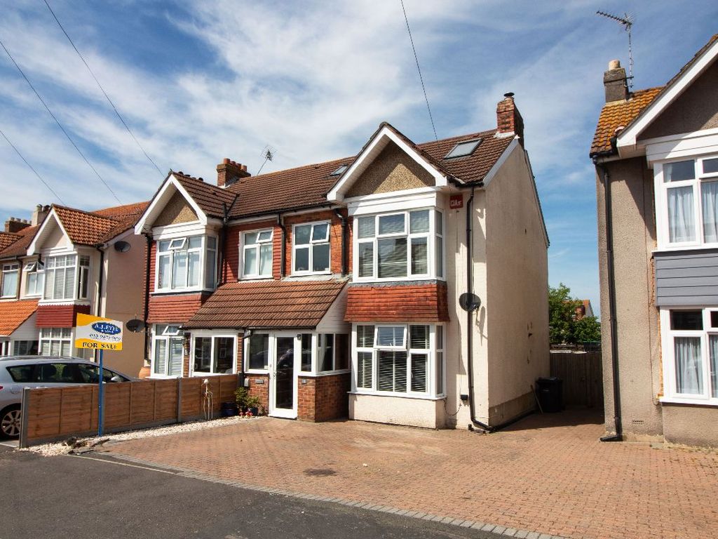 4 bed semidetached house for sale in Hillside Avenue, Widley PO7 Zoopla