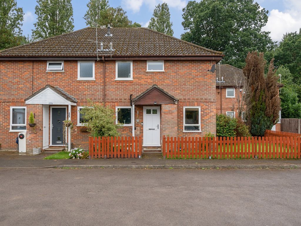 1 bed end terrace house for sale in Northampton Close, Bracknell