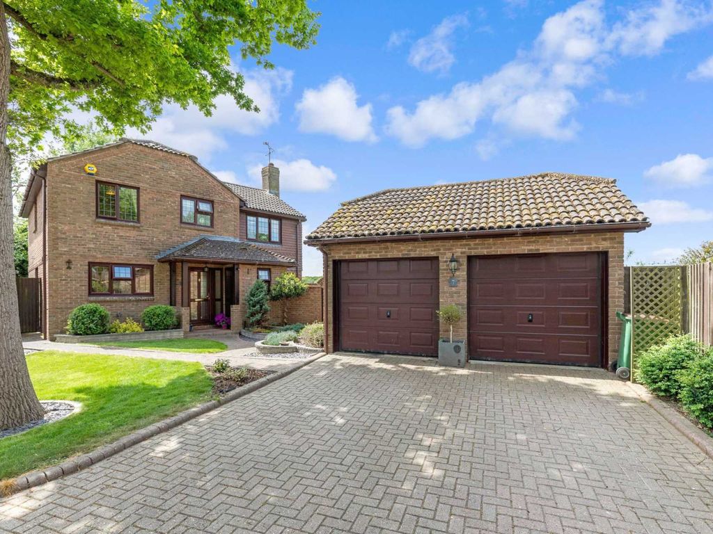 4 bed detached house for sale in Fletchers, Southwater RH13 Zoopla