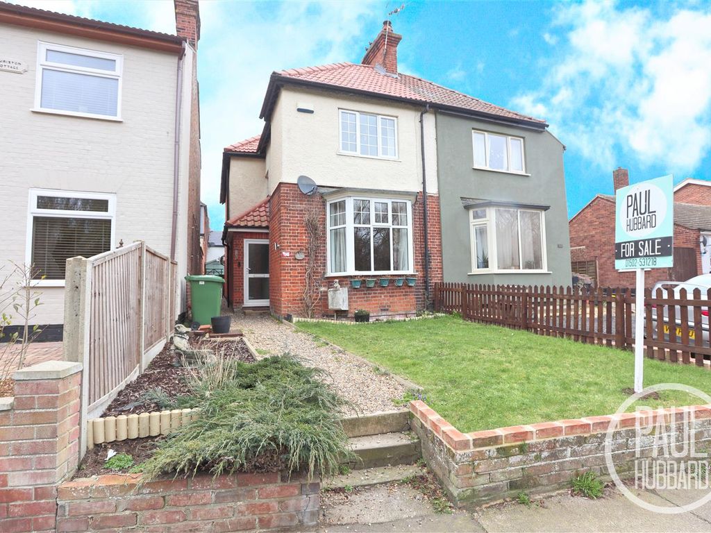 3 bed semidetached house for sale in Hall Road, Lowestoft, Suffolk