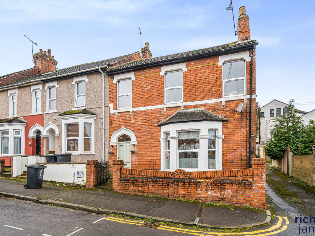 3 bed end terrace house for sale in Belgrave Street, Old Town, Swindon