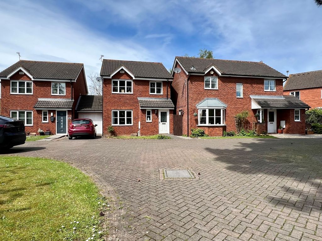 3 bed detached house for sale in Cheltenham Road East, Gloucester GL3