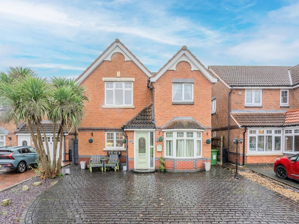4 bed detached house for sale in Lordsmore Close, Coseley, Bilston WV14