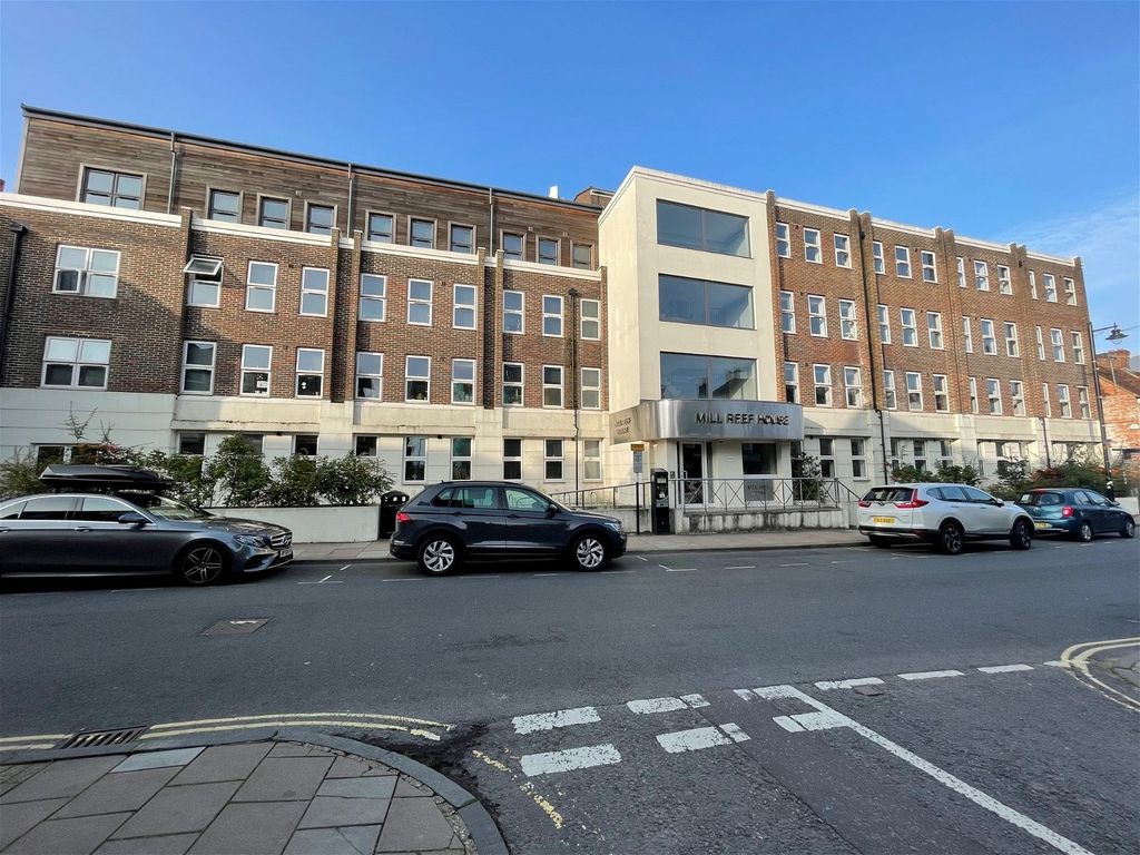 1 bed flat to rent in Cheap Street, Newbury RG14, £1,000 pcm Zoopla