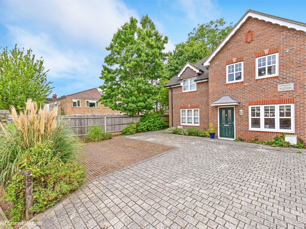 2 bed semidetached house to rent in Park Road, Berrylands, Surbiton