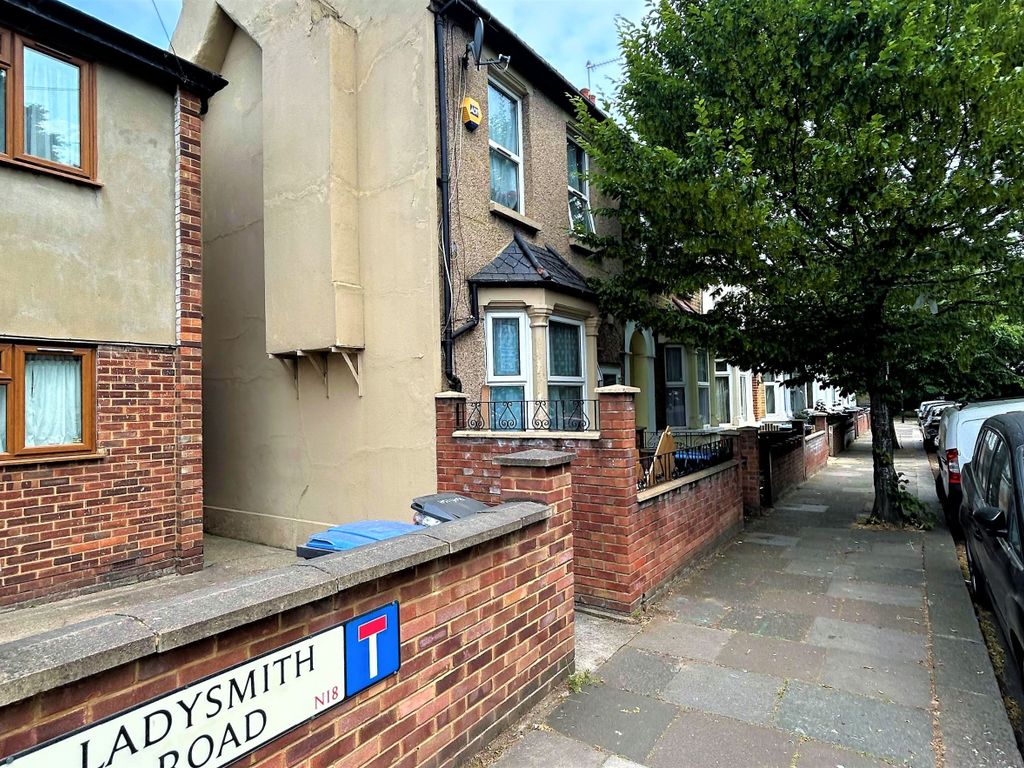 3 bed terraced house to rent in Ladysmith Road, London N18 Zoopla