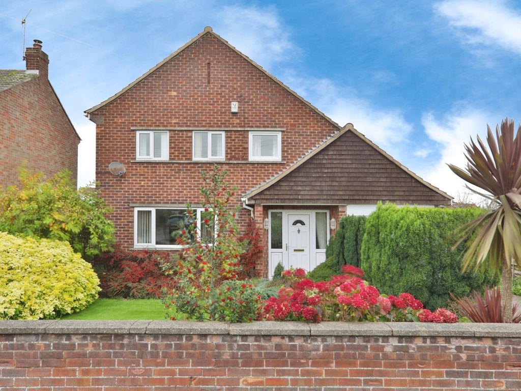 3 bed detached house for sale in West Acridge, BartonUponHumber DN18