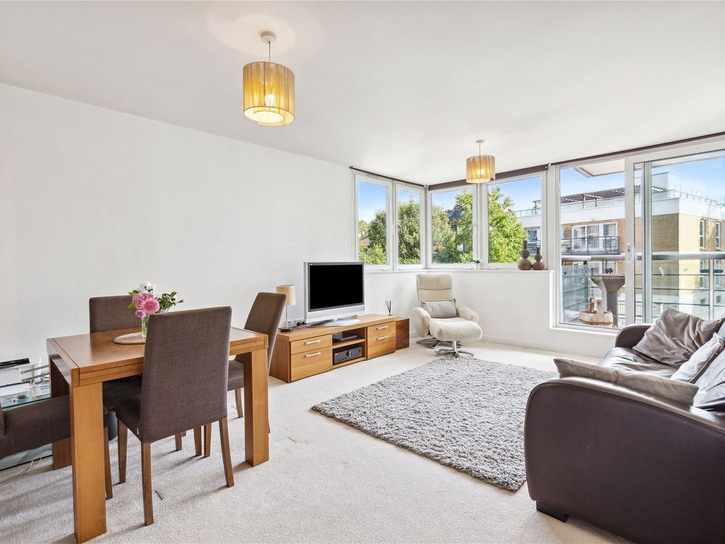 2 bed flat for sale in North Side Wandsworth Common, London SW18, £