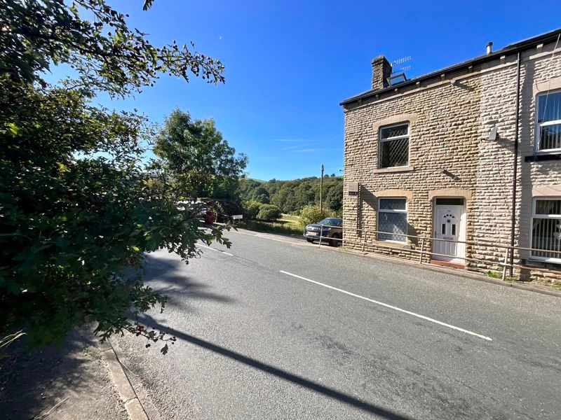 3 bed terraced house to rent in Burnley Road, Cliviger, Burnley BB10, £