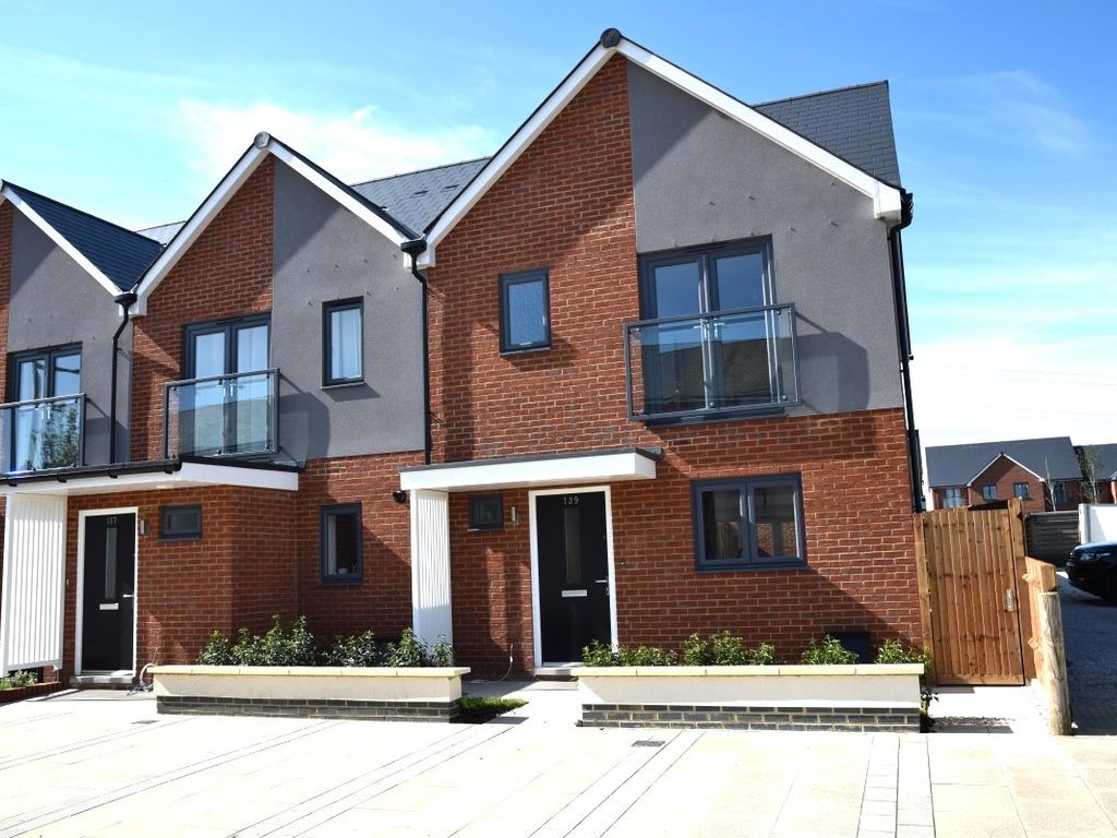 3 bed end terrace house for sale in Springhead Parkway, Northfleet