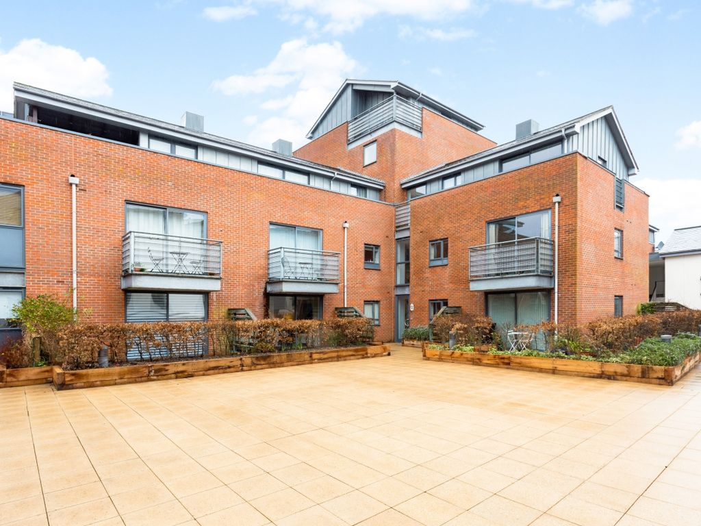 2 bed flat to rent in Staple Gardens, Winchester SO23 Zoopla
