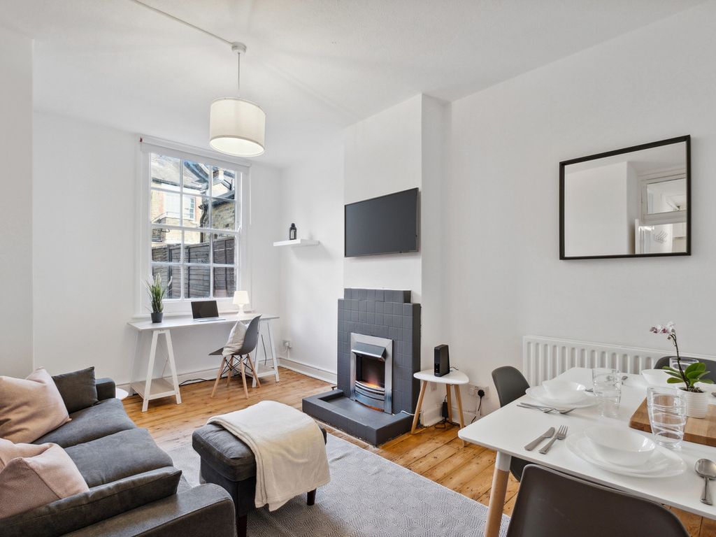 2 bed flat to rent in Matthews Street, Battersea, Sw 11 SW11, £2,200