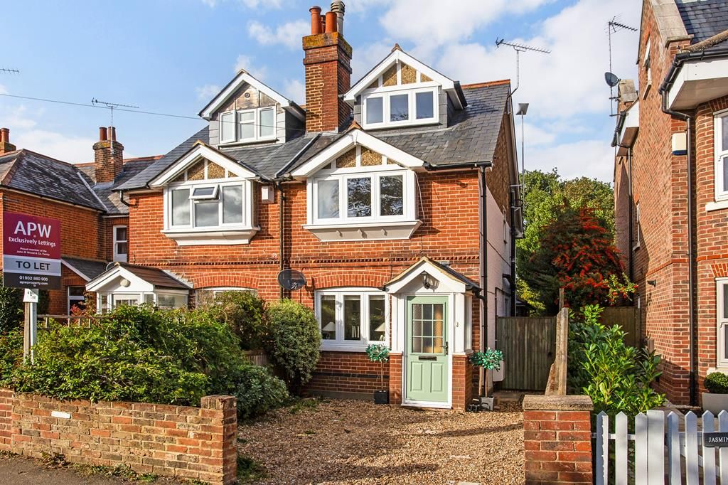 4 bed semidetached house to rent in Tilt Road, Cobham KT11, £2,700 pcm