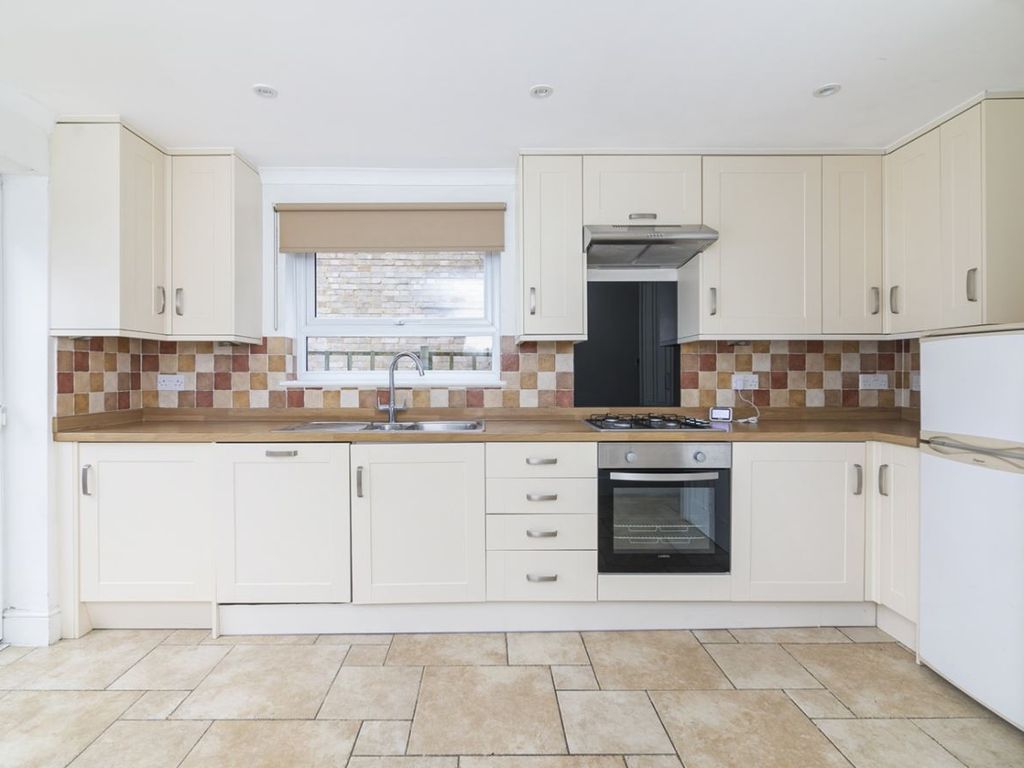 5 bed terraced house to rent in St. Clairs Road, Croydon, Surrey CR0