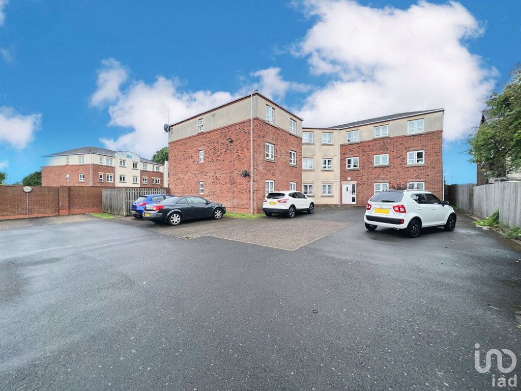 2 bed flat for sale in Waterside Close, Wolverhampton WV2, £60,000 Zoopla