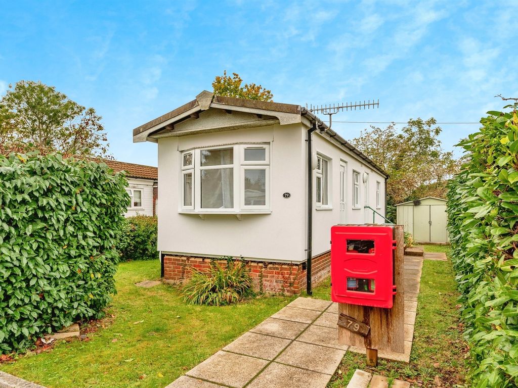1 bed mobile/park home for sale in Cambridge Lodge Park, Bonehurst Road