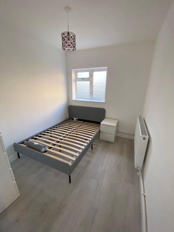 Room to rent in Hythe Road, Ashford, Kent TN24, £675 pcm Zoopla