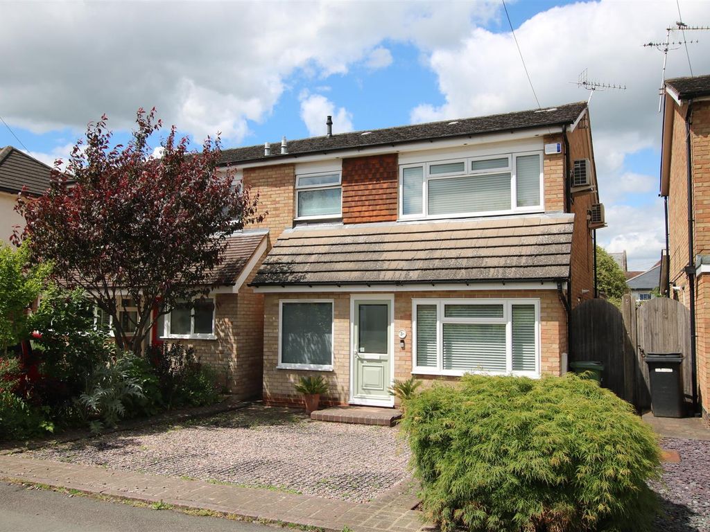 3 bed semidetached house for sale in Poplar Road, Leatherhead KT22, £