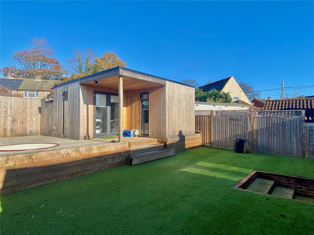 2 bed bungalow for sale in Hereford Lane, Farnham GU9 Zoopla